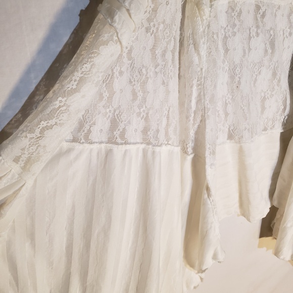 *Mod Land* Cream lace and ruffle sleeveless cover up, large - Picture 3 of 8